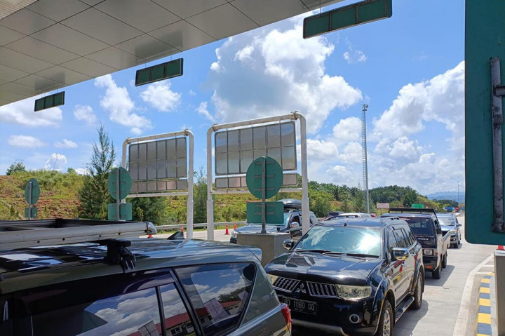 Ia menjelaskan, kendaraan yang melintasi Tol Palembang-Prabumulih (Palindra dan Inprabu) sebanyak 22.744 kendaraan atau meningkat 94% dari VLL normal. Kendaraan yang melintasi Tol Bengkulu-Taba Penanjung (Bengtaba) 3.488 kendaraan atau meningkat 154% dari VLL normal.