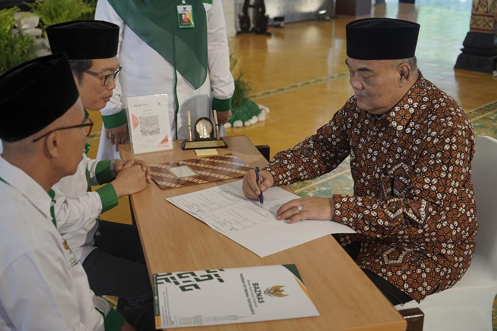 Ditya menjelaskan, kegiatan ini bersifat terbuka bagi seluruh masyarakat yang ingin bersilaturahmi kepada Gubernur dan Wakil Gubernur DIY, dan tentunya tidak dipungut biaya apapun. Masyarakat dipersilahkan datang
tanpa syarat, namun demikian harus tetap mengikuti aturan-aturan yang berlaku seperti berpakaian bebas, namun tetap rapi dan sopan serta menjaga ketertiban.