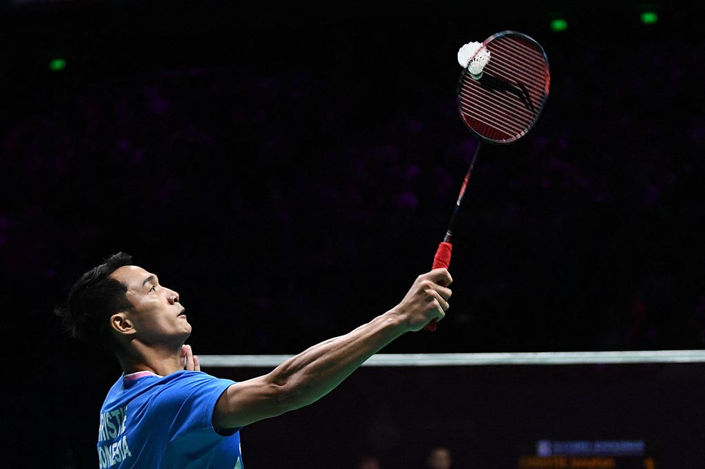 Jonatan Christie menjadi juara Kejuaraan Bulu Tangkis Asia (BAC) 2024 dengan mengalahkan Li Shi Feng pada babak final yang digelar Minggu, 14 April 2024. Jojo menang 21-15 dan 21-16 atas Li.