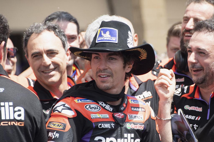 Balapan yang berlangsung sengit itu menyajikan drama tingkat tinggi. Saat balapan tinggal menyisakan sepuluh lap untuk dijalani, Marc Marquez jatuh setelah mengambil alih posisi terdepan. Asa pembalap veteran asal Spanyol itu untuk menjuarai balapan untuk pertama kalinya bagi tim Gresini pun buyar.