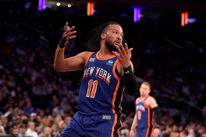 Knicks menjadikan rekor terakhir mereka 50-32, sementara Bucks 49-33 karena kalah 113-88 dari Orlando Magic.