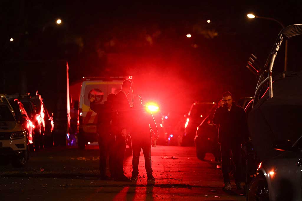 Serangan pisau brutal terjadi di sebuah gereja di Sydney, Australia, Senin, 15 April 2024 malam, mengakibatkan tiga orang terluka. Polisi menahan seorang remaja terkait serangan yang disiarkan secara langsung tersebut.
