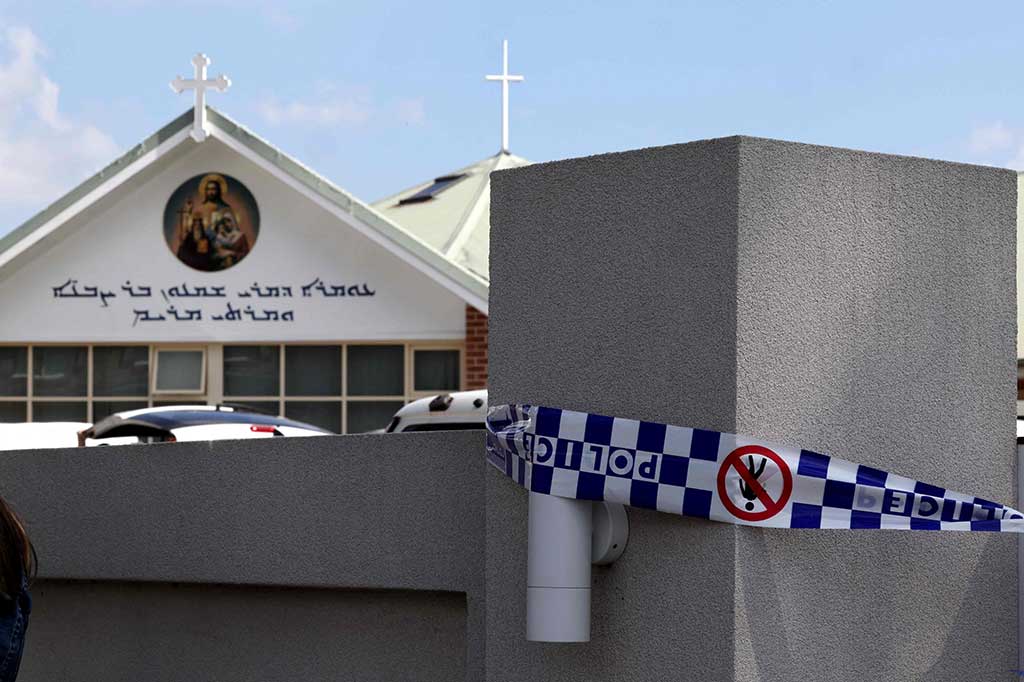 Garis polisi menutupi gerbang utama Gereja Christ the Good Shepherd di Wakeley, pinggiran barat Sydney, Australia, Selasa, 16 April 2024.
