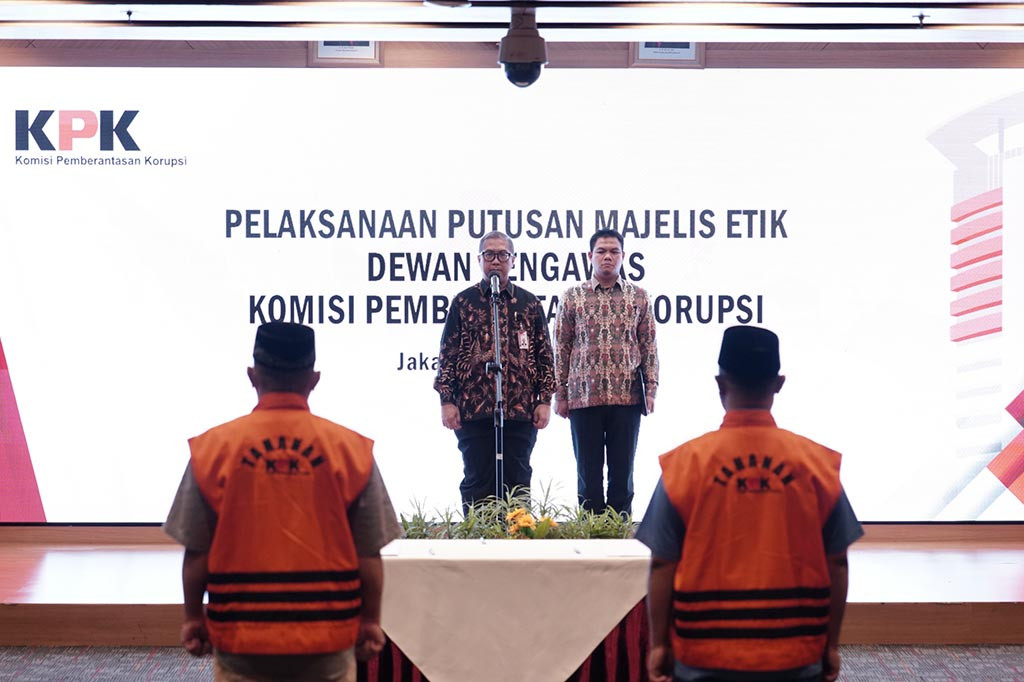 Komisi Pemberantasan Korupsi (KPK) menjalankan perintah eksekusi dari Dewan Pengawas (Dewas) Lembaga Antirasuah terhadap mantan pegawainya Sopian Hadi dan Ristanta. Keduanya membacakan permintaan maaf karena terbukti melanggar etik berupa menerima pungutan liar (pungli) di rumah tahanan (rutan).