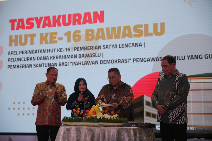 Bagja mengharapkan di momen peringatan HUT Ke-16 Bawaslu yang sekaligus menjadi momen halalbihalal dengan jajarannya dapat menjadi momentum semangat.