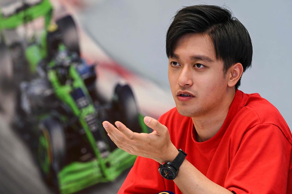 Jalan untuk menjadi pebalap Formula 1 pertama di Tiongkok adalah sebuah perjalanan yang membutuhkan ketahanan dan disiplin diri yang kuat, kata pebalap Sauber, Zhou Guanyu, Selasa, 16 April 2024, menjelang balapan grand prix pertamanya di kota kelahirannya, Shanghai.