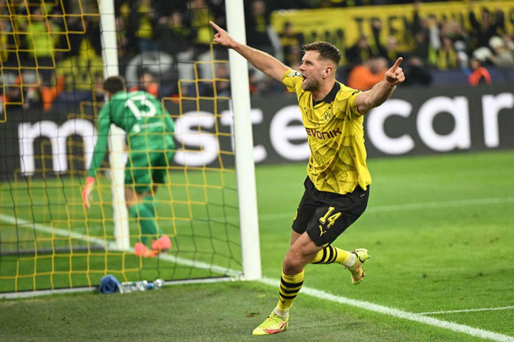 Dortmund langsung merespon dan berhasil kembali unggul melalui sundulan Niclas Fuellkrug setelah memanfaatkan umpan silang Sabitzer sehingga skor berubah menjadi 3-2 pada menit 71.