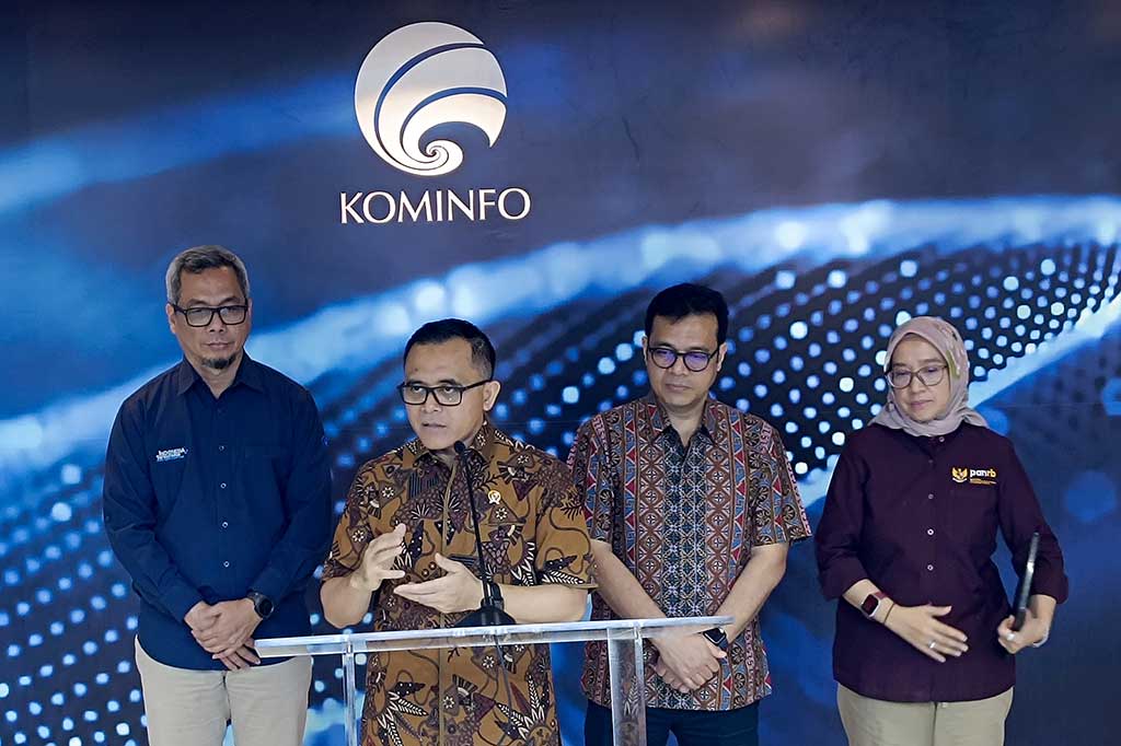 Dia mengatakan bahwa ASN akan mulai dipindahkan ke IKN setelah Agustus 2024, atau setelah pelaksanaan Upacara Hari Kemerdekaan Republik Indonesia di IKN. Karena pada saat pelaksanaan upacara tersebut akan ada ribuan orang mendatangi IKN.