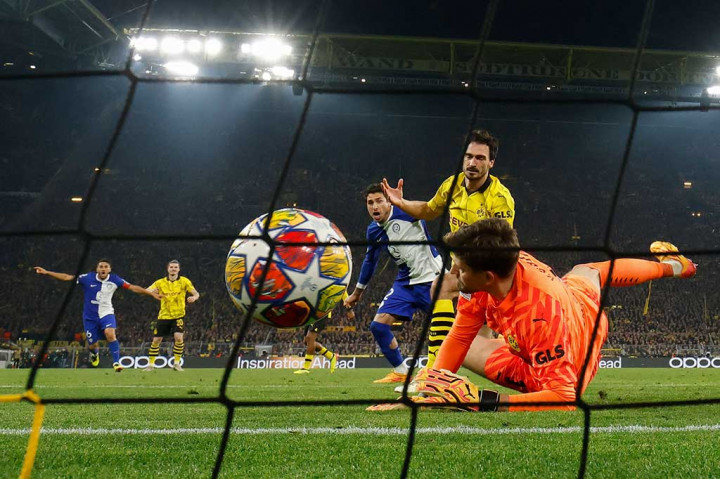 Namun catatan 500 pertandingan membela Dortmund dibumbui dengan insiden yang kurang menyenangkan untuk pemain berusia 35 tahun tersebut. Dalam pertandingan menghadapi Atletico Madrid, Hummels melakukan gol bunuh diri pada menit ke-49.