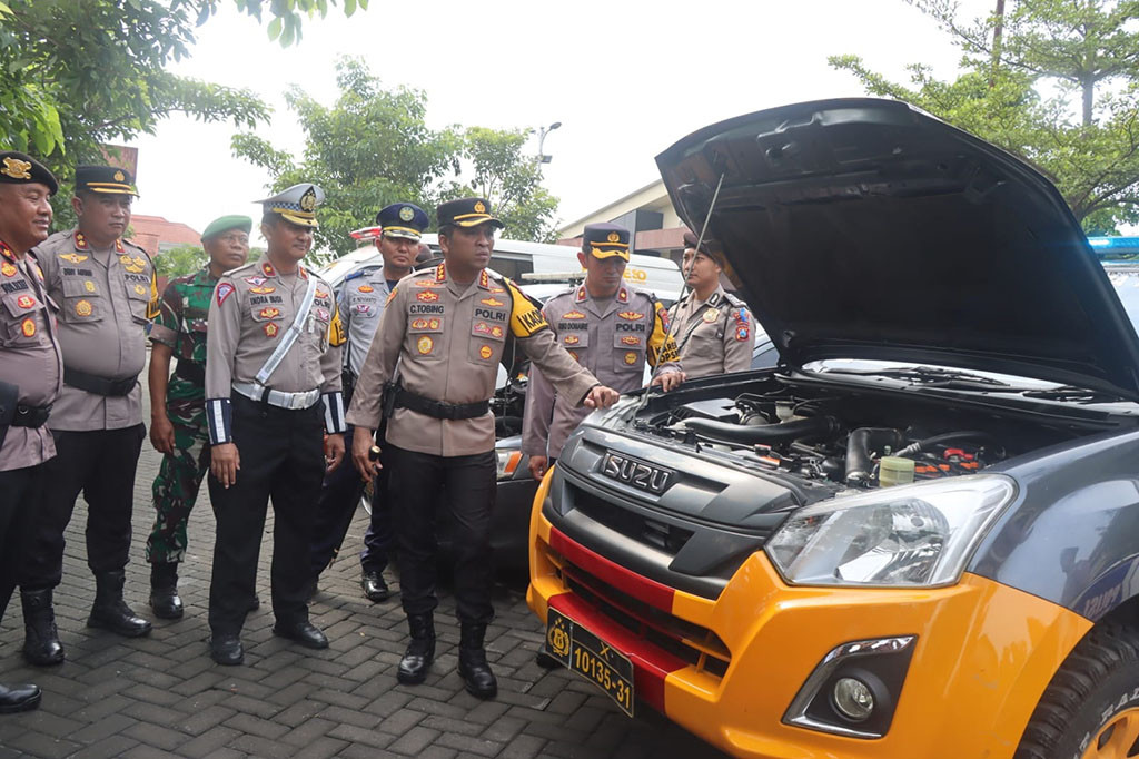 Kapolresta Sidoarjo Kombes Christian Tobing mengucapkan terima kasih atas kerja keras dan pelayanan yang profesional serta humanis dalam pelaksanaan Operasi Ketupat Semeru 2024. Ucapan terima kasih itu dia sampaikan untuk seluruh personel termasuk polsek jajaran maupun TNI hingga stake holder.