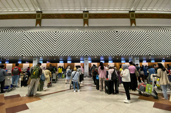 Jumlah penumpang terbanyak melalui bandara ini adalah saat arus balik hari Senin, 15 April 2024 yaitu 54 ribu 819 orang. Terbanyak kedua adalah saat puncak arus mudik pada Sabtu, 6 April 2024 sebanyak 53.030 orang.