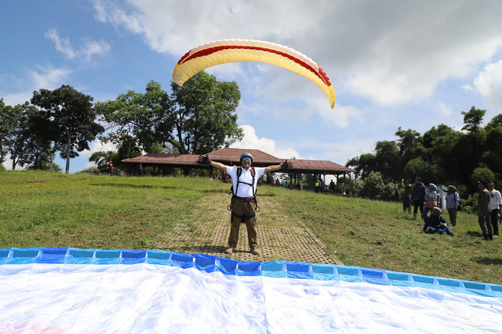 Penjabat (Pj) Bupati Garut, Barnas Adjidin mengatakan, jelang Porkab pemerintah akan menyiapkan venue utama tentang potensi paralayang di Bukit Haruman Jingga langsung mencoba sensasi terbang. Namun, paralayang ini merupakan suatu olahraga rekreasi yang mana bisa dinikmati dengan baik dan menjadi rekreasi luar biasa bagi masyarakat.