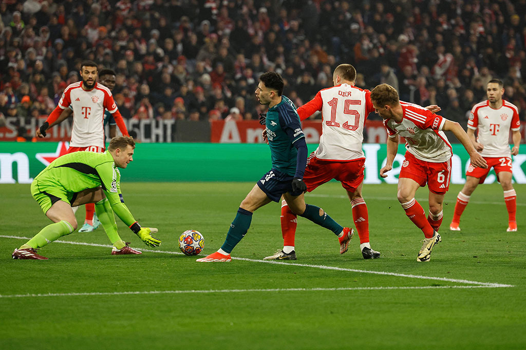 Arsenal juga beberapa kali membalas, namun belum juga membuahkan gol.