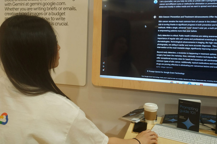 Profesi wartawan/pembuat naskah dan terancam? Ini adalah demo perintah pembuatan naskah berbasis Gemini di Gmail/docs/sheet/slide. Medcom.id memasukkan teks permintaan pembuatan artikel, dan generator prompt kecerdasan buatan Gemini memunculkan naskah sudah jadi lengkap dengan hasil riset bahkan infografis.