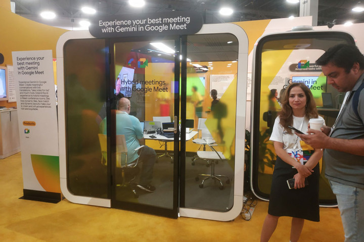 Showcase Google Meet yang telah diupgrade lewat inovasi terbaru Gemini. Di Google Cloud Next Summit 2024 ini pula Google mengumumkan bahwa produk tercanggih Gemini 1.5 akan diluncurkan di pasar awal 2025 depan.