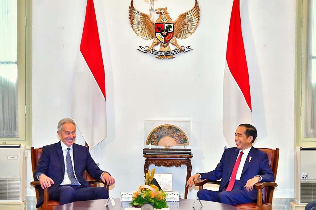 Selain itu, pembahasan juga mencakup rencana pemanfaatan carbon storage di Indonesia, yang diharapkan dapat menjadi sumber pendapatan negara baru. “Kami berbicara tentang bagaimana carbon storage yang sudah kita putuskan kemarin bahwa 70 (persen) dalam negeri, 30 (persen) luar negeri,” ucap Bahlil.