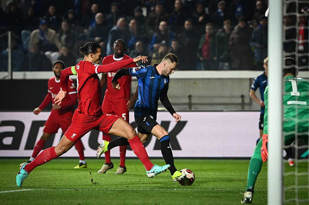 Atalanta sempat mencetak gol pada menit ke-41 ketika sepakan Teun Kooopmeiners menaklukkan Alisson. Namun, VAR menganulir gol itu karena Koopmeiners berada dalam posisi offside saat menerima umpan terobosan Ederson. Skor 1-0 menutup babak pertama.