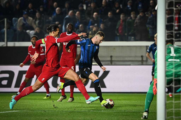 Atalanta sempat mencetak gol pada menit ke-41 ketika sepakan Teun Kooopmeiners menaklukkan Alisson. Namun, VAR menganulir gol itu karena Koopmeiners berada dalam posisi offside saat menerima umpan terobosan Ederson. Skor 1-0 menutup babak pertama.