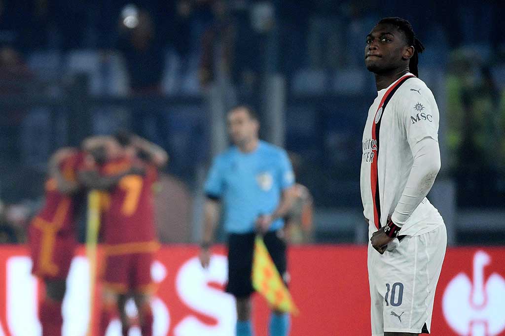 Rossoneri baru bisa mencetak gol pada menit ke-85 lewat Gabbia. AC Milan gagal membalikkan kedudukan di sisa waktu. Skor 2-1 untuk kemenangan AS Roma bertahan hingga pertandingan berakhir.
