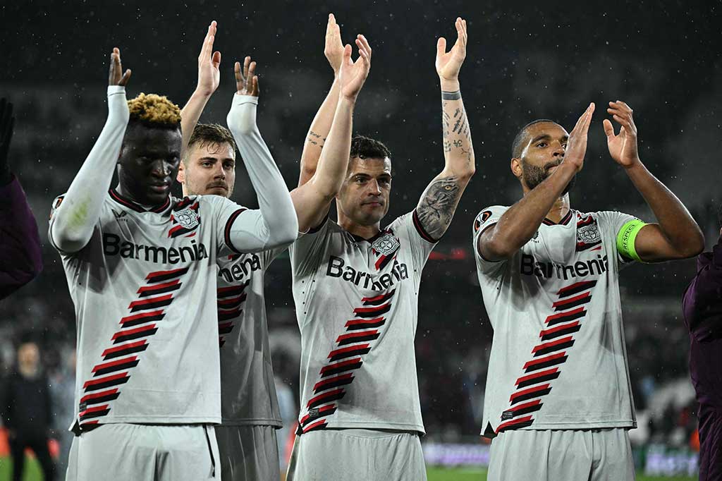 Bayer Leverkusen melaju ke semifinal Liga Europa 2023/24 meski bermain imbang 1-1 lawan West Ham United di leg kedua perempatfinal di London Stadium, Jumat, 19 April 2024 dini hari WIB. Hasil itu cukup meloloskan Die Werkself ke empat besar dengan agregat 3-1.  