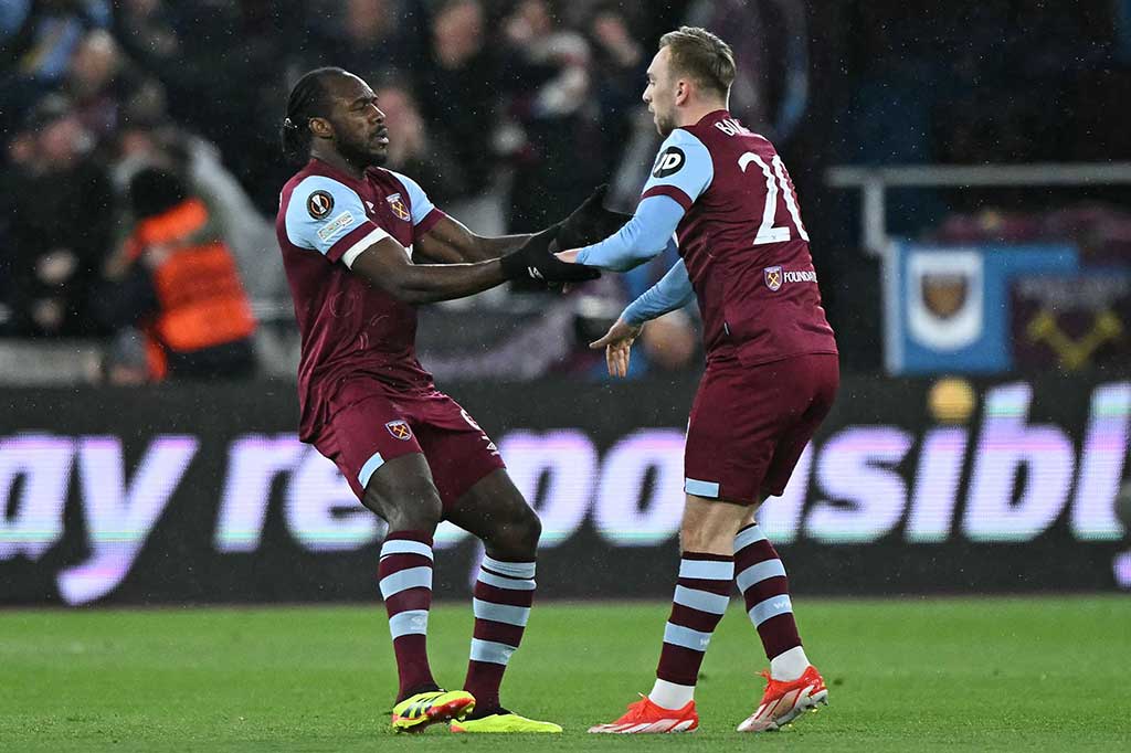 West Ham berhasil menjebol gawang Leverkusen saat pertandingan berjalan 13 menit. Permainan kerja sama diakhiri dengan umpan silang Vladimir Coufal ke Michail Antonio, yang menaklukkan kiper Lukas Fabianski dengan sundulannya. Skor menjadi 1-0.