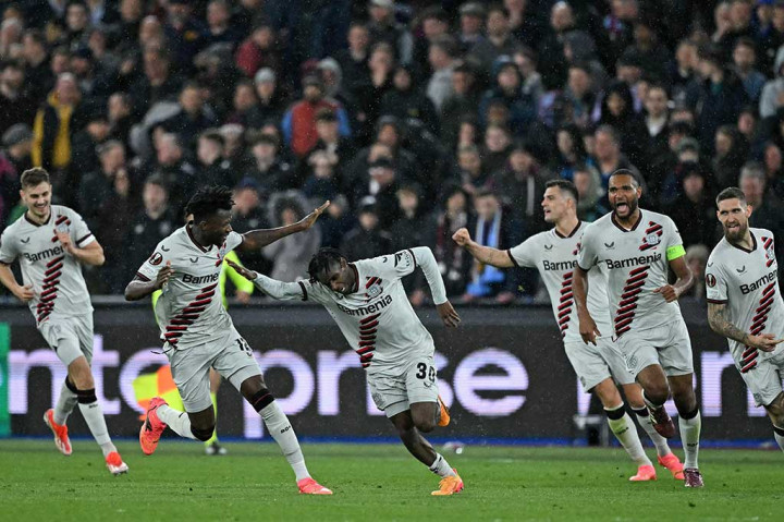 Gawang West Ham akhirnya kemasukan setelah terus menahan gelombang serangan Leverkusen. Pada menit ke-89, Jeremie Frimpong bisa meneruskan umpan Josip Stanisic menjadi gol lewat sepakan kaki kirinya dari sisi kanan kotak penalti. Skor 1-1 bertahan hingga laga bubar.