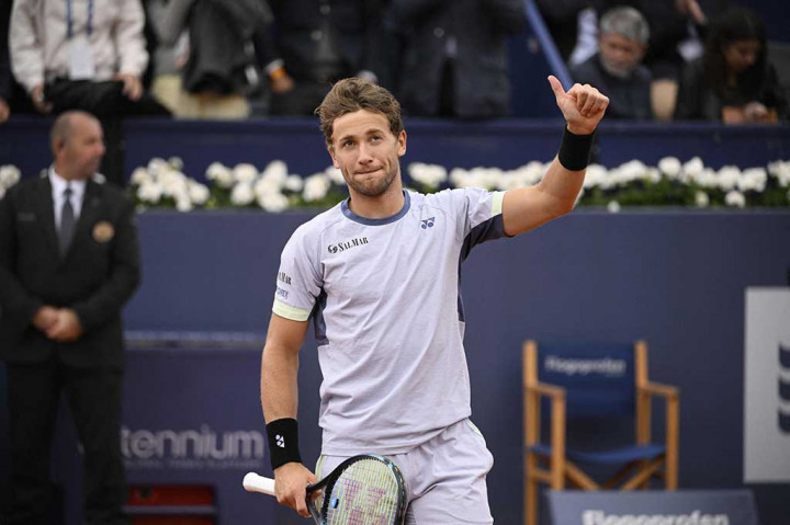 Casper Ruud meraih kemenangan ke-26 yang memimpin tur musim ini dengan mencapai perempat final Barcelona Open, Kamis, 18 April 2024 waktu setempat.