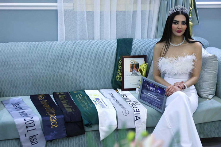 “Saya merasa terhormat bisa berpartisipasi dalam kompetisi Miss Universe 2024. Ini menandai keikutsertaan pertama Kerajaan Arab Saudi dalam kontes Miss Universe,” tulis Alqahtani di akun Instagram miliknya beberapa waktu lalu.