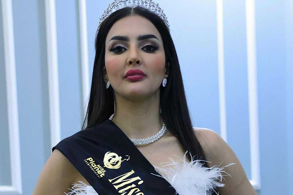 Alqahtani, seorang model yang memegang gelar Sarjana Kedokteran Gigi, telah dinobatkan sebagai Miss Arab Saudi dan mewakili kerajaan di sejumlah kontes.