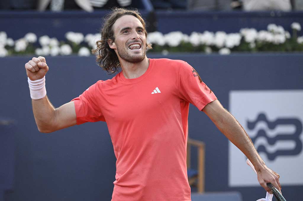  Petenis peringkat tujuh dunia Stefanos Tsitsipas mencapai semifinal turnamen lapangan tanah liat Barcelona Open, Jumat, 19 April 2024 waktu setempat.