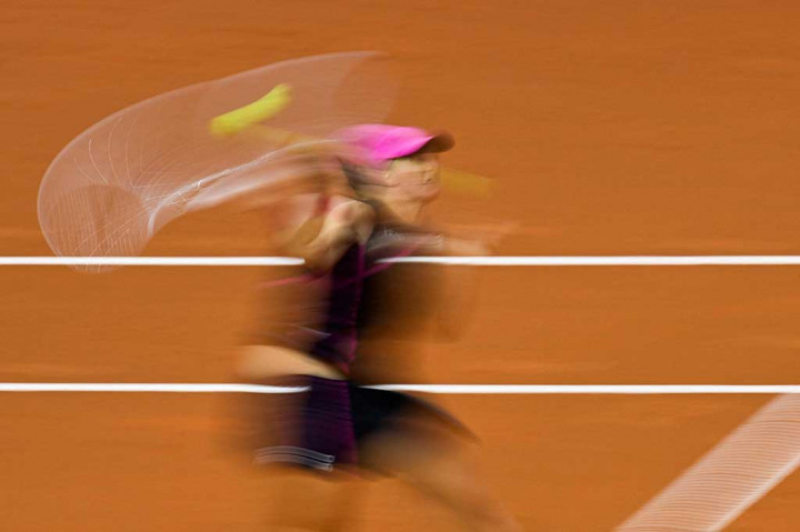 Swiatek akan menghadapi unggulan keempat Elena Rybakina yang mengalahkan Jasmine Paolini 6-3, 5-7, 6-3, untuk memperebutkan satu tempat di final.