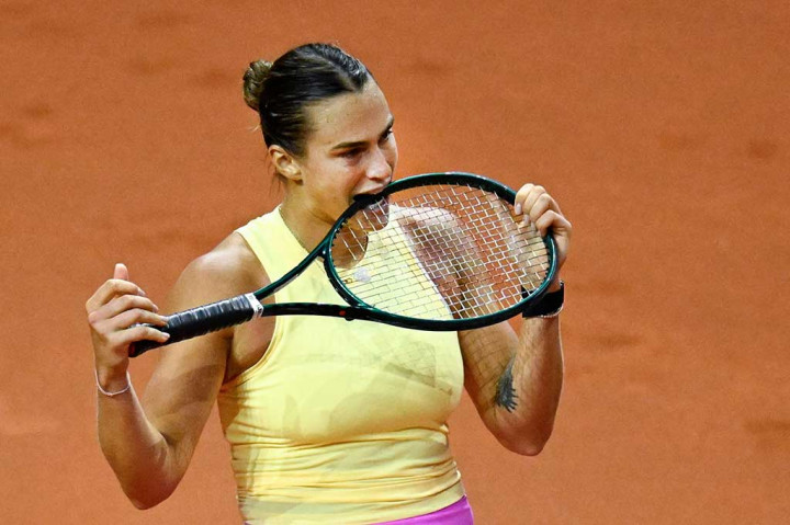 Saingan Iga Swiatek untuk mempertahankan gelar Stuttgart Open Aryna Sabalenka secara mengejutkan tersingkir pada perempat final, Jumat, 19 April 2024 waktu setempat.