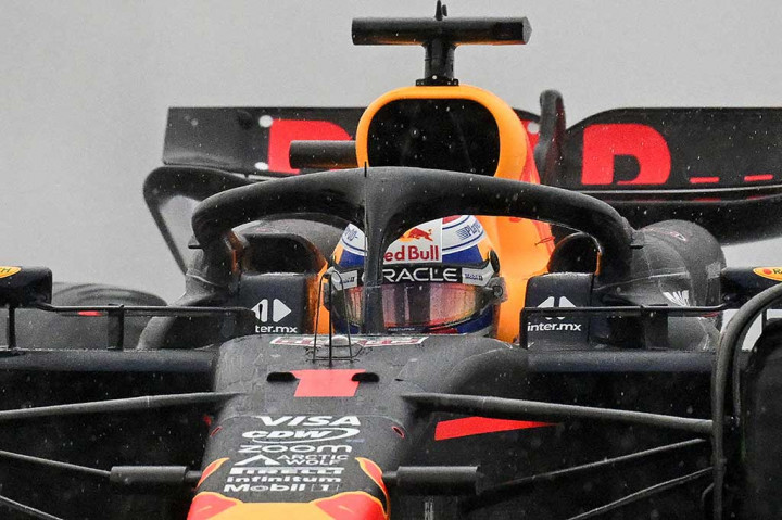 Pembalap Red Bull Max Verstappen kembali menunjukkan dominasinya setelah merebut posisi pole untuk balapan utama Grand Prix Tiongkok pada sesi kualifikasi yang digelar di Sirkuit Internasional Shanghai, Sabtu, 20 April 2024.