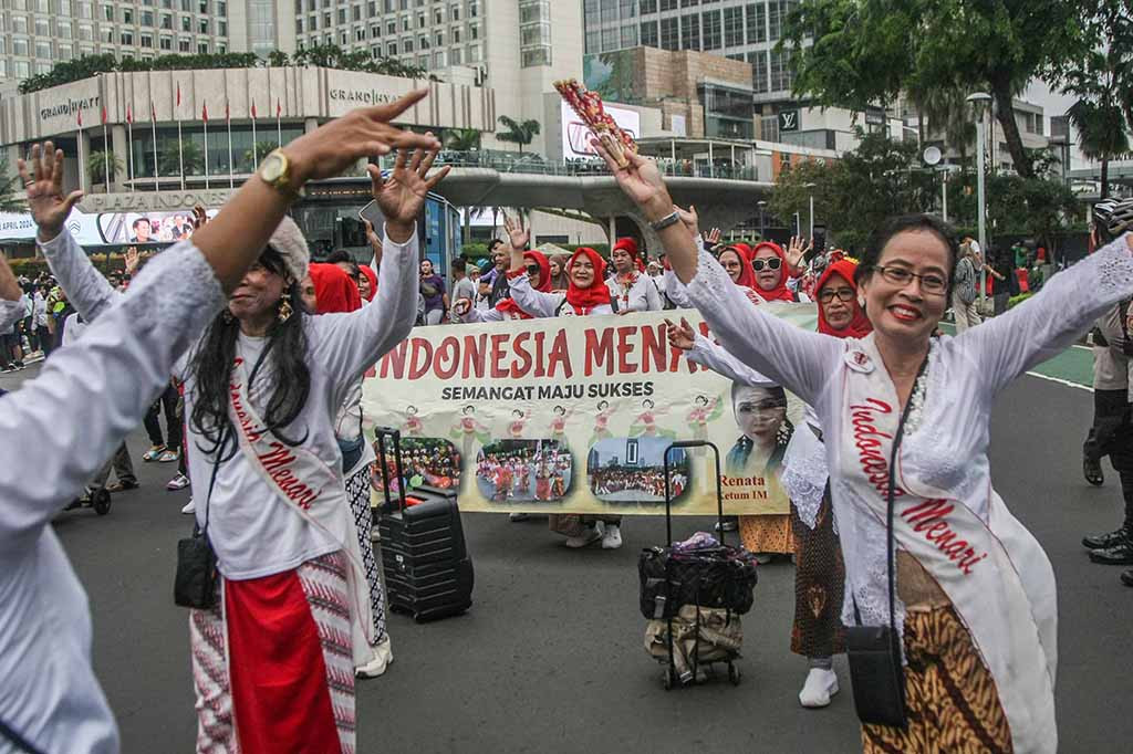 Raden Ayu Adipati Kartini Djojoadhiningrat atau sering disebut dengan gelarnya sebelum menikah yakni Raden Ajeng Kartini, merupakan seorang tokoh pejuang kemerdekaan dan kedudukan kaumnya pada saat itu terutama wanita Jawa.