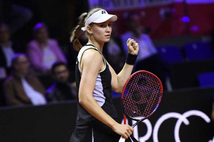 Elena Rybakina mengakhiri 10 kemenangan beruntun juara bertahan Iga Swiatek di Stuttgart, Sabtu, 20 April 2024 waktu setempat untuk mencapai final turnamen lapangan tanah liat tersebut.