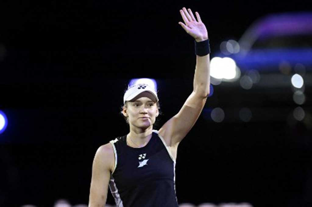 Rybakina akan menghadapi Marta Kostyuk dari Ukraina, yang mengalahkan juara Wimbledon Marketa Vondrousova 7-6(7/2), 6-2 pada semifinal untuk memperebutkan gelar.