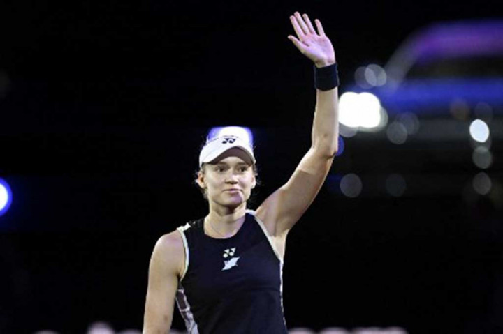 Rybakina akan menghadapi Marta Kostyuk dari Ukraina, yang mengalahkan juara Wimbledon Marketa Vondrousova 7-6(7/2), 6-2 pada semifinal untuk memperebutkan gelar.