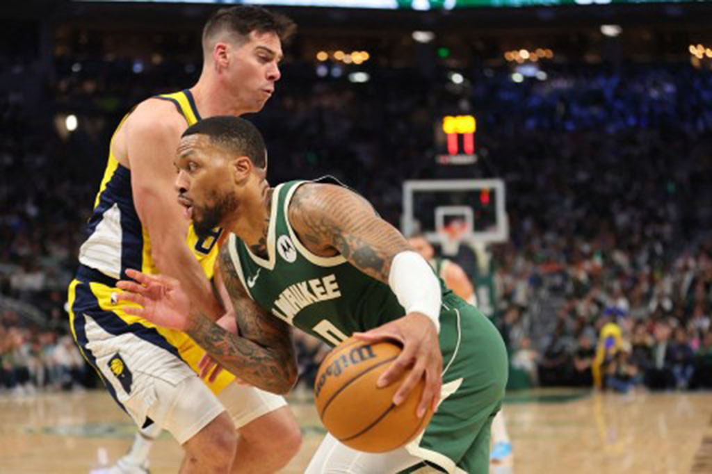 Beruntung kelemahan Lillard tersebut berhasil ditutup oleh Khris Middleton dan Bobby Portis Jr yang keduanya mencatat double-double. Middleton mencetak 23 poin dan 10 rebound sepanjang laga, sementara Portis Jr. mencatat 15 poin disertai dengan 11 rebound.