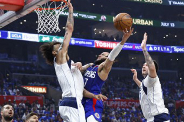 Harden hanya memasukkan 8 bola dari permainan terbuka, namun 6 di antaranya merupakan tembakan tiga angka. Dia turut menambahkan 8 assist untuk rekan-rekannya, termasuk Zubac.