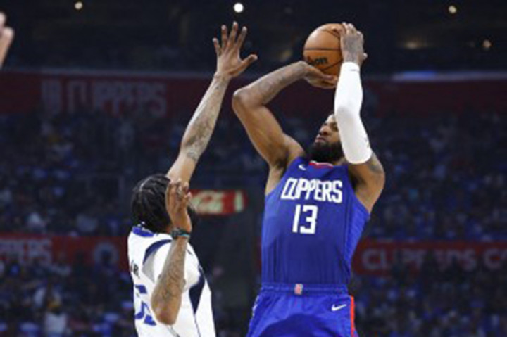 Harden mencetak 28 poin dalam debut playoffnya untuk Clippers, Zubac mencatatkan rekor tertinggi dalam karier playoffnya dengan 20 poin ditambah dengan 15 rebound.