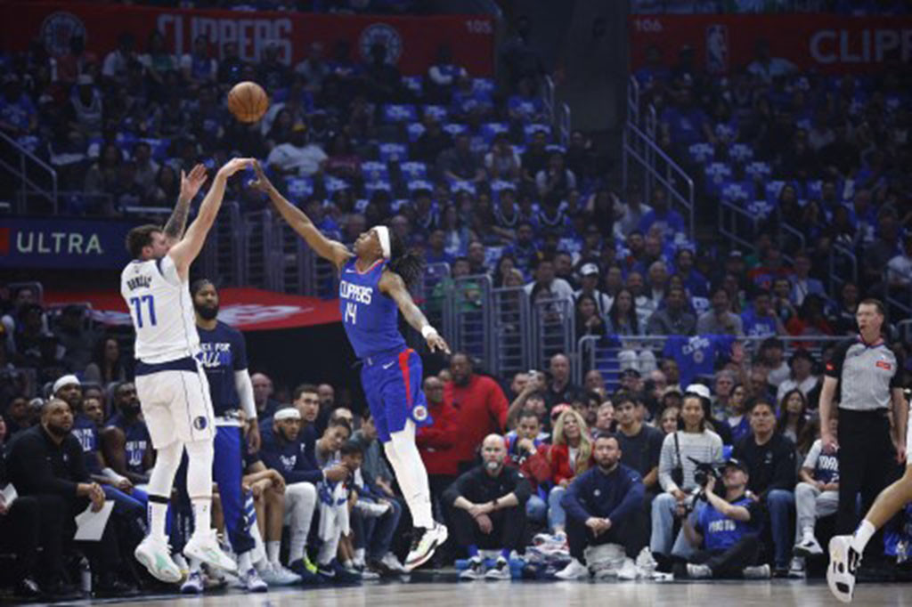James Harden yang merupakan pemain baru untuk Clippers menghabiskan musim untuk mengembangkan koneksi dengan rekan satu timnya, khususnya Ivica Zubac, dan itu membuahkan hasil di laga pertama playoff.