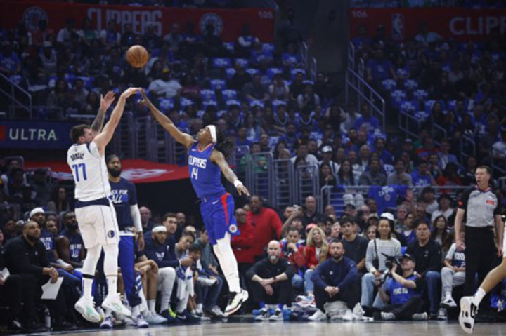 James Harden yang merupakan pemain baru untuk Clippers menghabiskan musim untuk mengembangkan koneksi dengan rekan satu timnya, khususnya Ivica Zubac, dan itu membuahkan hasil di laga pertama playoff.