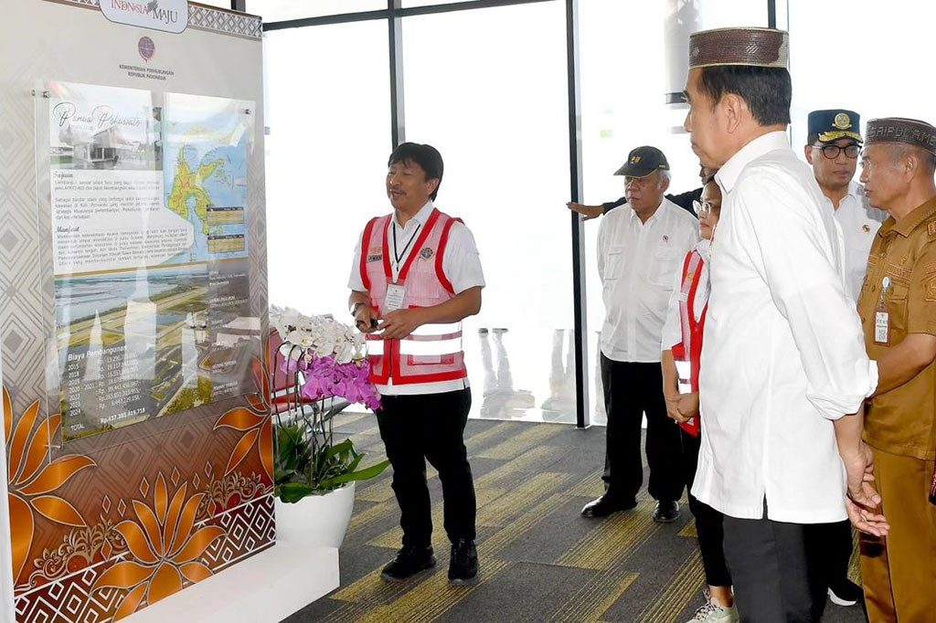 Presiden Joko Widodo meresmikan Bandara Panua Pohuwato di Kabupaten Pohuwato, Provinsi Gorontalo, pada Senin, 22 April 2024. Dalam sambutannya, Presiden Jokowi menekankan pentingnya infrastruktur untuk meningkatkan kompetitif negara di panggung global.