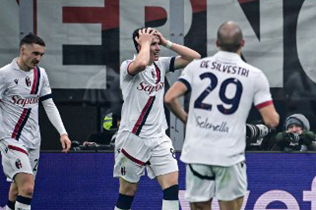 Bologna membuka keunggulan pada menit ke-14, saat umpan silang Riccardo Calafiori dari sisi kiri disambut sepakan akrobatik Oussama El Azzouzi yang menembus gawang tuan rumah.