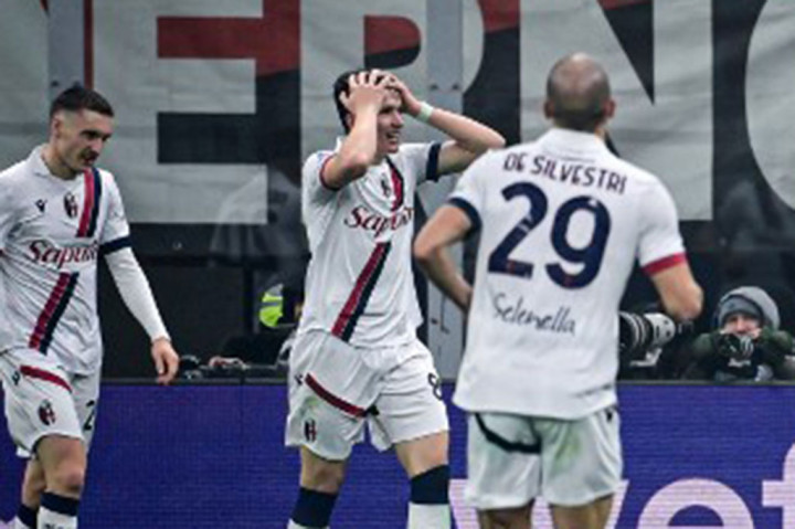 Bologna membuka keunggulan pada menit ke-14, saat umpan silang Riccardo Calafiori dari sisi kiri disambut sepakan akrobatik Oussama El Azzouzi yang menembus gawang tuan rumah.