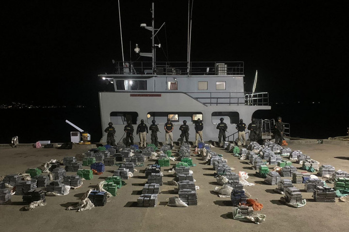 Tentara Honduras berhasil menyita lebih dari 2,7 ton kokain yang diselundupkan dengan speedboat di Laut Karibia, kata militer pada Senin.