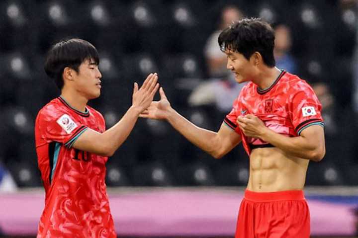 Timnas Korea Selatan berhasil mengalahkan Timnas Jepang pada laga terakhir grup B Piala Asia U-23 2024 di Stadion Jassim Bin Hamad, Doha, Senin, 22 April 2024 malam WIB.