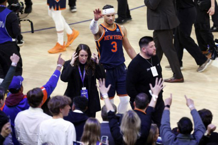 New York Knicks berhasil membalikkan keadaan setelah tertinggal sepanjang pertandingan untuk menang 104-101 atas Philadelphia 76ers dalam laga di Madison Square Garden New York, Selasa, 23 April 2024 WIB. Knicks unggul 2-0 di playoff Wilayah Timur.