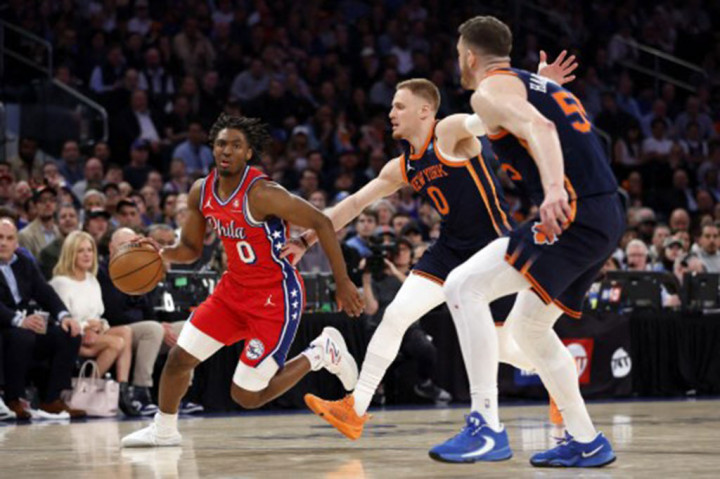 Tyrese Maxey membukukan 35 poin, 10 assist, dan 9 rebound untuk 76ers.