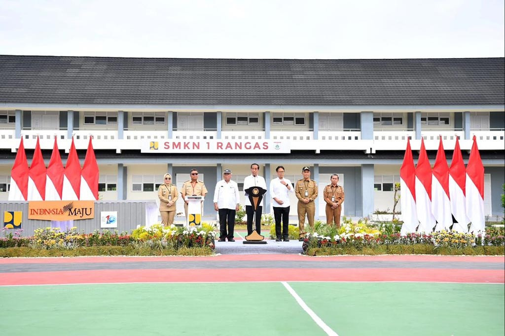 Bangunan SMKN 1 Rangas merupakan salah satu fasilitas pendidikan yang direkonstruksi. Ke depan, pemerintah juga akan membangun fasilitas tambahan berupa asrama di sekolah ini. 